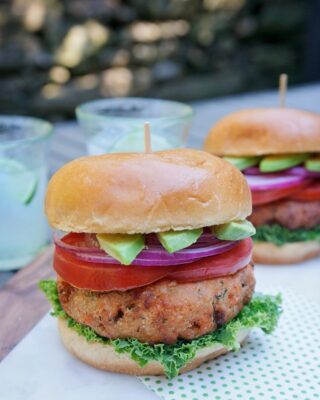 Lemon-Dill Salmon Burgers