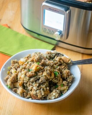 Slow Cooker Thanksgiving Stuffing